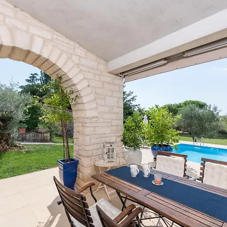 Family Goran - Large Pool Near Porec Villa *